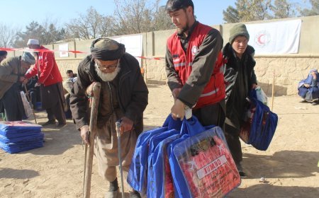 توزیع بسته‌های کمکی برای ۴۱۹ خانواده در سمنگان
