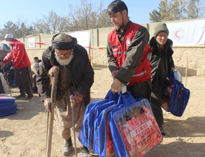 توزیع بسته‌های کمکی برای ۴۱۹ خانواده در سمنگان