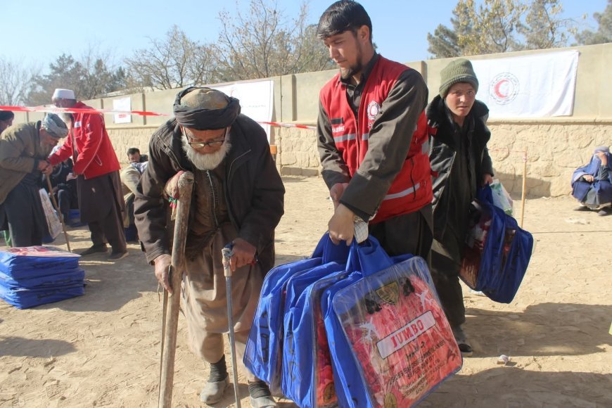 توزیع بسته‌های کمکی برای ۴۱۹ خانواده در سمنگان